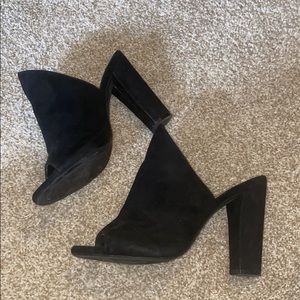 Bamboo 7.5 black suede mules